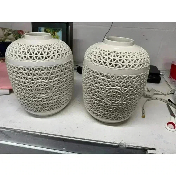 Pair of white majolica perforated Chinese Reticulated Porcelain Ceramic Vases - Picture 13 of 16